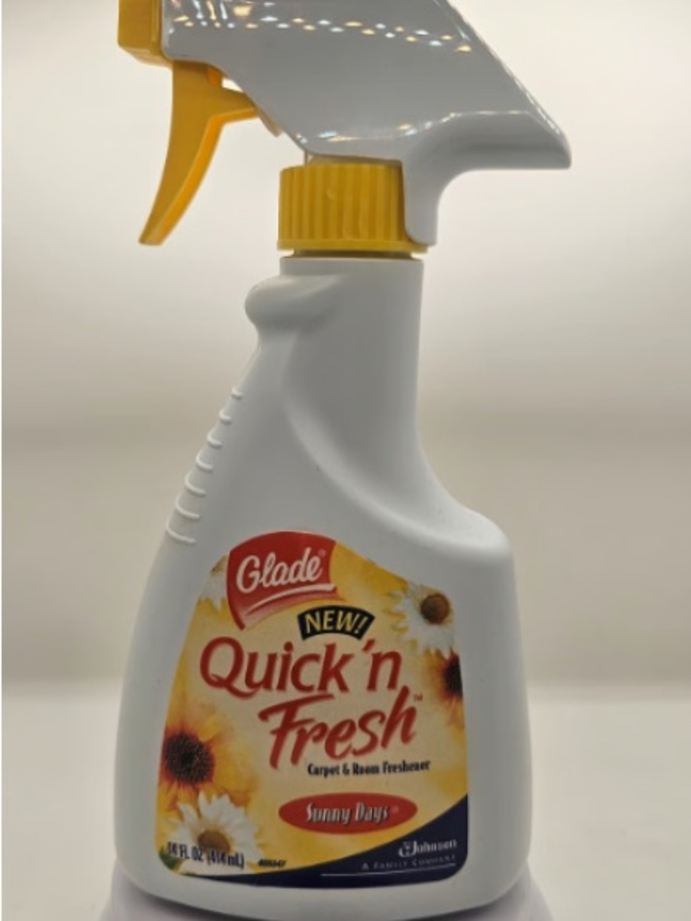 Glade Quick 'n Fresh Sunny Days Spray - White and Yellow
